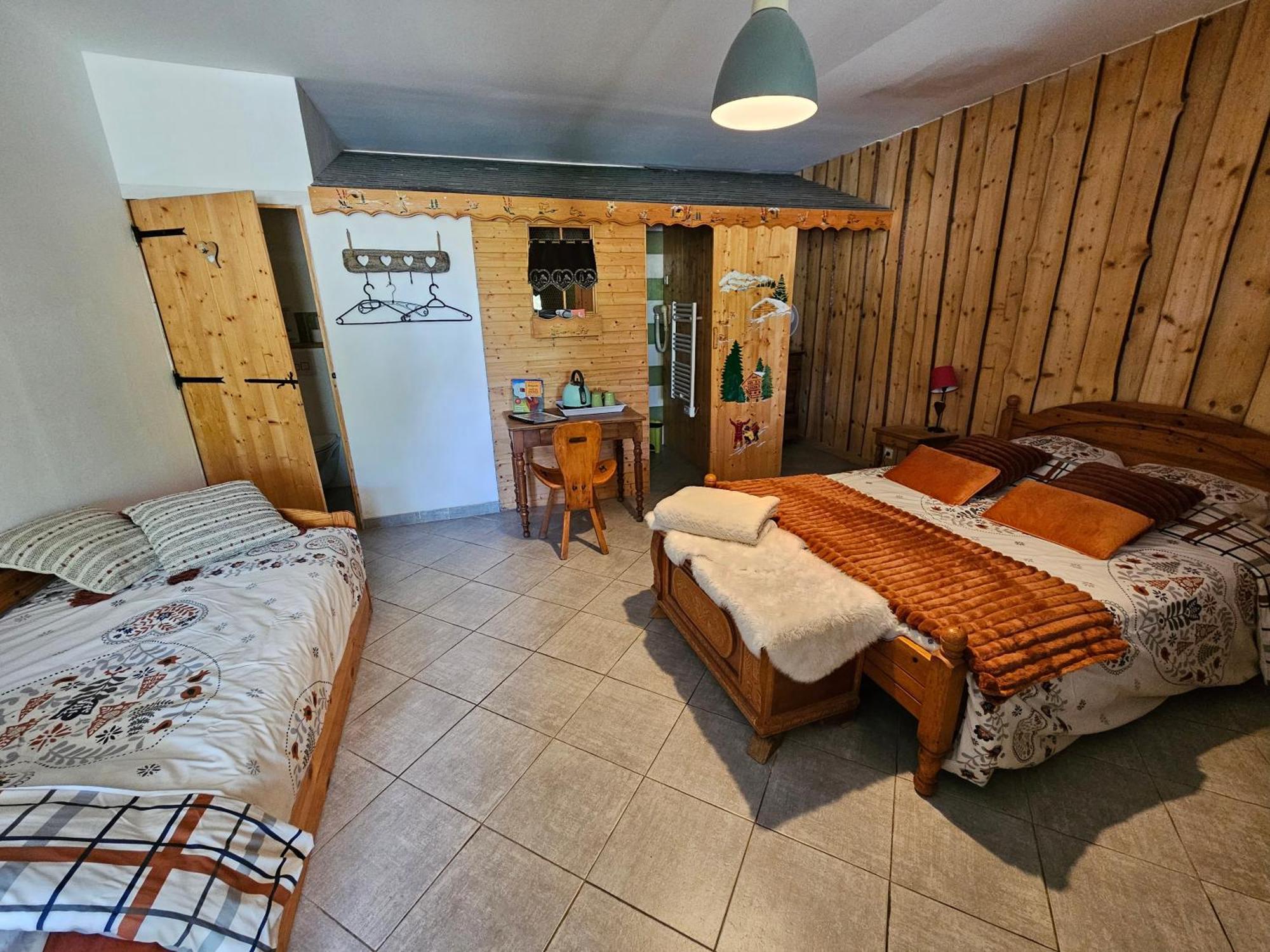 Yourtes Olachat Proche Annecy Faverges Exteriör bild