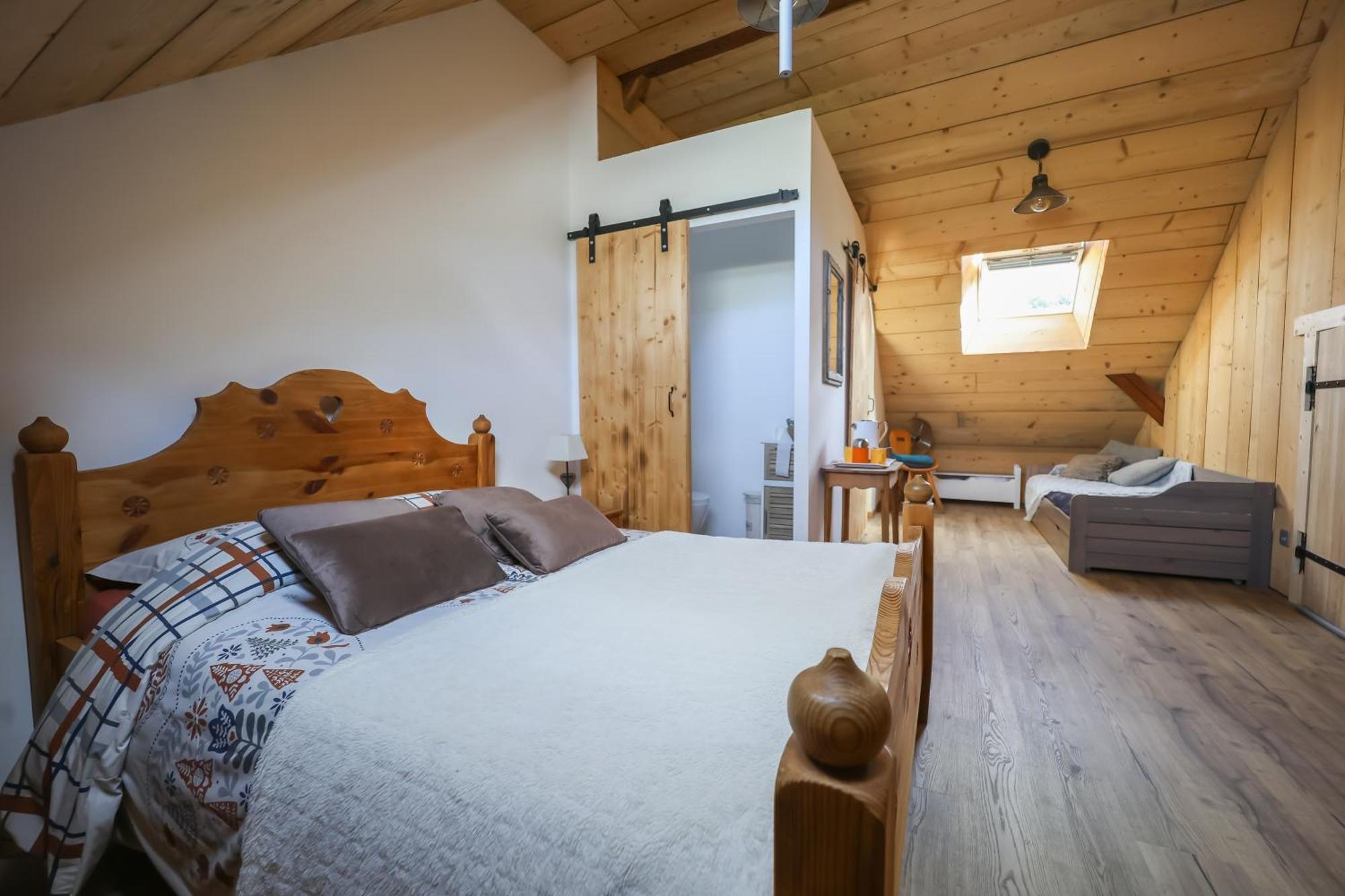 Yourtes Olachat Proche Annecy Faverges Exteriör bild